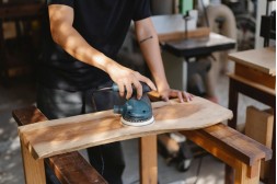 Holz richtig schleifen: Welche Körnung, Werkzeuge & Tipps für perfekte Ergebnisse Holz richtig schleifen: Welche Körnung, Werkzeuge & Tipps für perfekte Ergebnisse